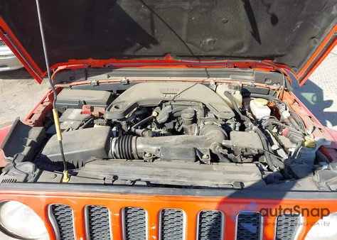 2018 Jeep Wrangler Unlimited Sahara 4X4 из США, поврежденный, VIN 1C4HJXEG2JW176531